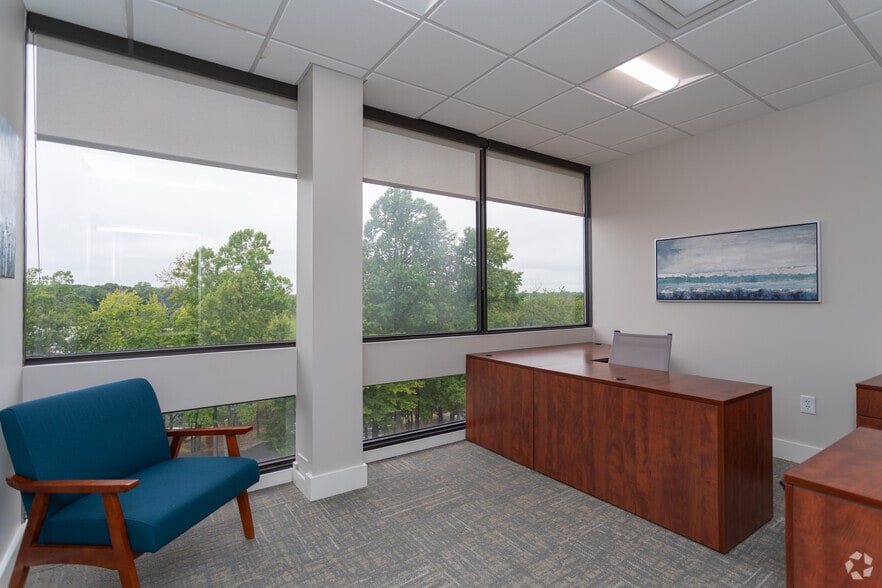 More Photos Of 3300 Battleground Ave, Greensboro Office For Lease