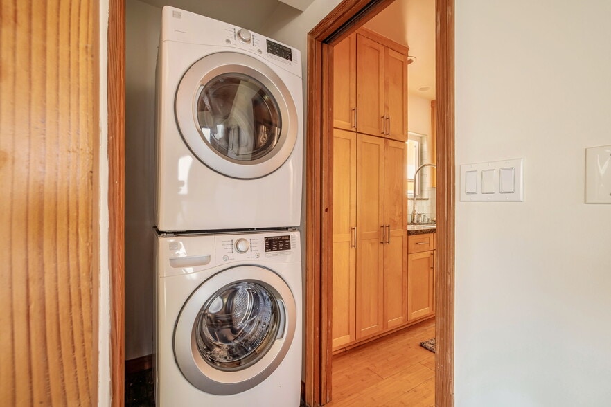 More Photos Of 16 Spinnaker St, Marina Del Rey Multifamily For Sale