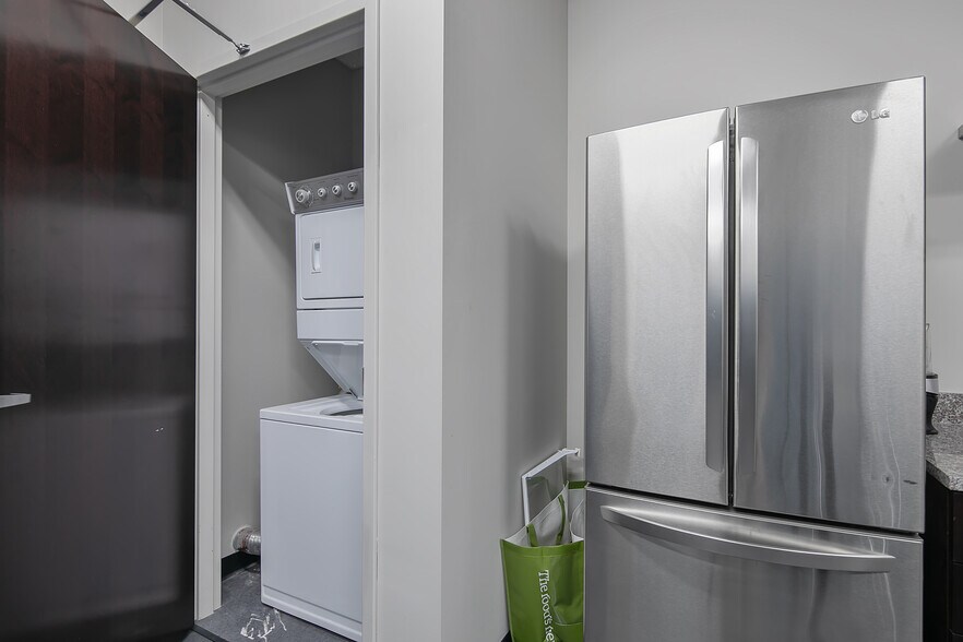 More Photos Of 2847 Bridgewood Dr, Fayetteville Office For Sale