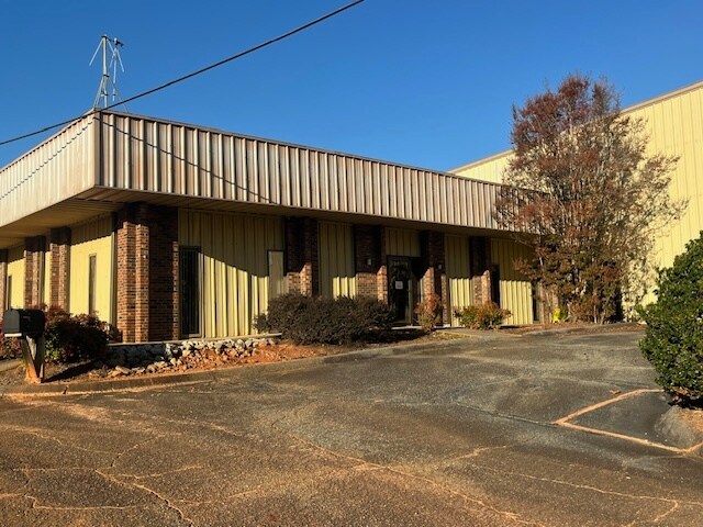More Photos Of 170 Carlozzi Dr, Forest City Manufacturing For Lease