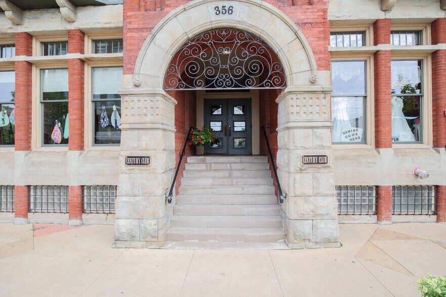 More Photos Of 356 W Western Ave, Muskegon Storefront For Sale