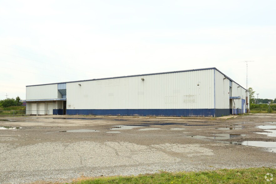 More Photos Of 3070 S Linden Rd, Flint Distribution For Sale