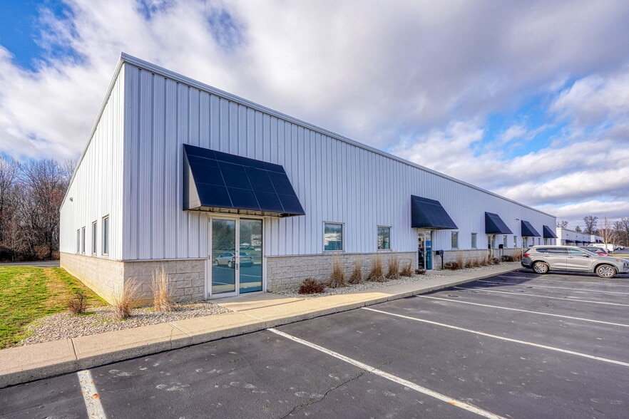 Primary Photo Of 735 Cross Pointe Rd, Gahanna Research And Development For Lease