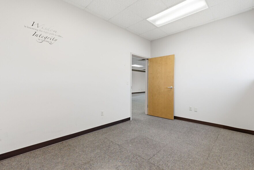 More Photos Of 1612 N Osteopathy, Kirksville Office For Sale