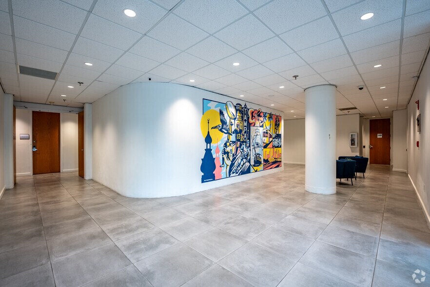 More Photos Of 5215 W Laurel St, Tampa Office For Sale