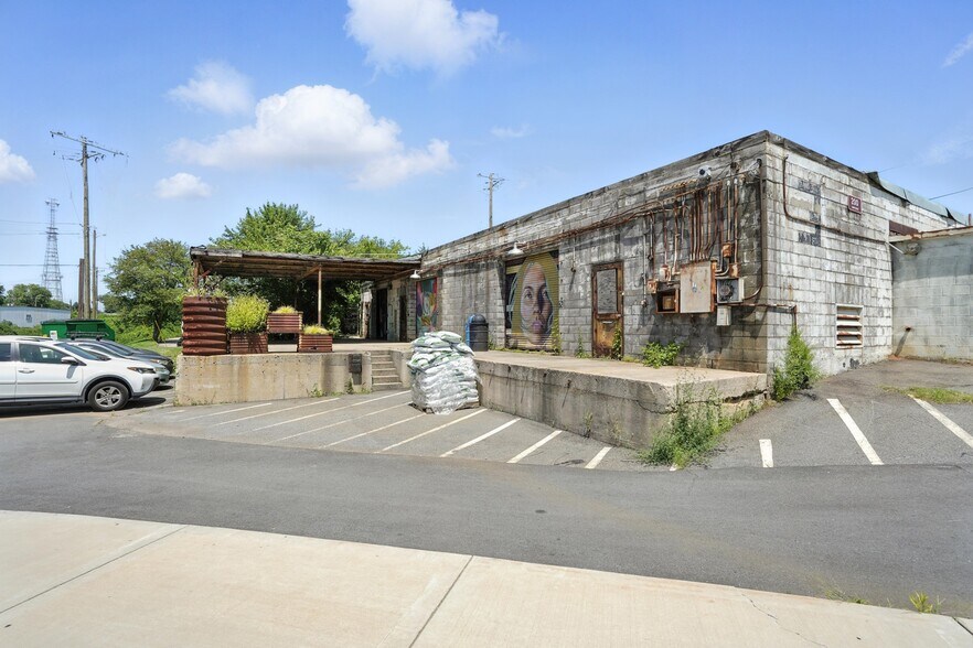 More Photos Of 1801 N Graham St, Charlotte Unknown For Lease
