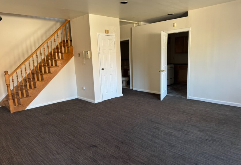 More Photos Of 11882 Metropolitan Ave, Kew Gardens Office For Sale