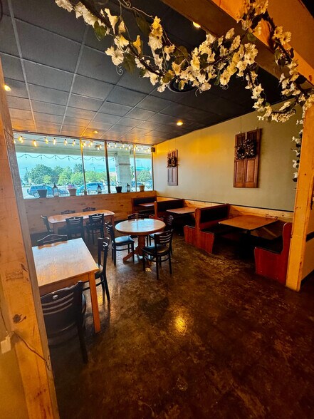 More Photos Of 423-471 E Michigan Ave, Saline Storefront For Lease