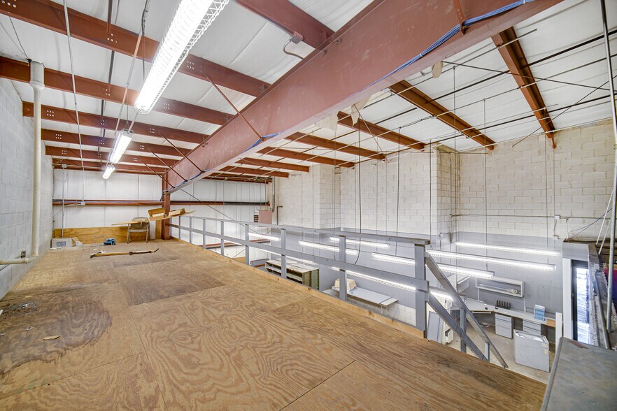 More Photos Of 101 Watters Dr, Dwight Auto Dealership For Sale