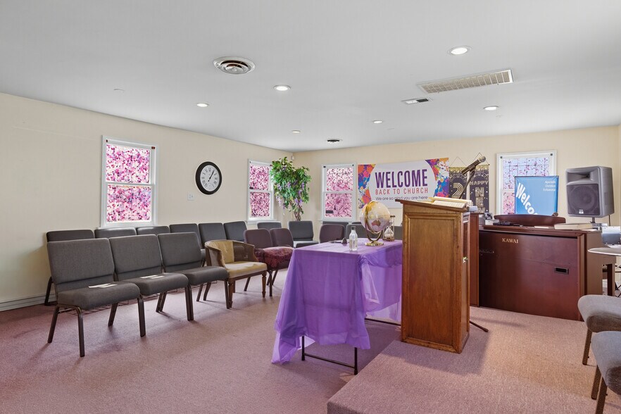 More Photos Of 7601 Crenshaw Blvd, Los Angeles Office For Lease