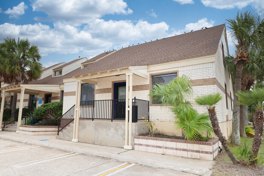 More Photos Of 6511 Stewart Rd, Galveston Office For Lease