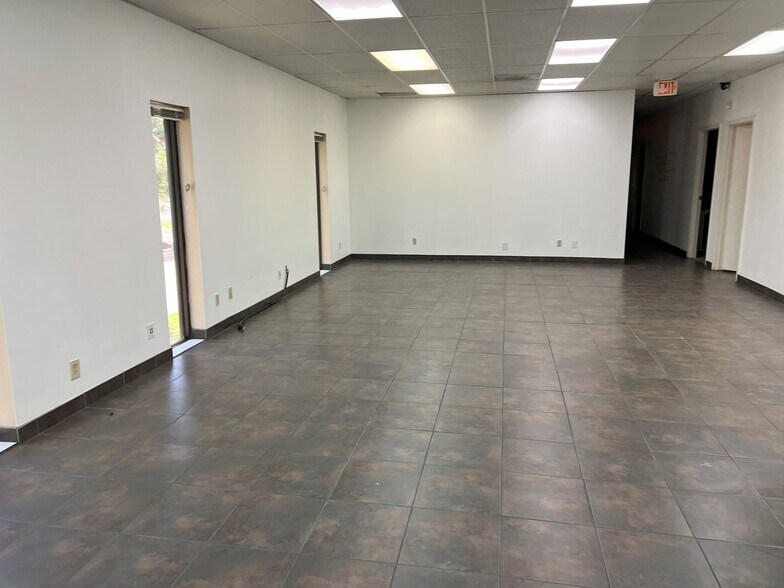 More Photos Of 1720 Townhurst Dr, Houston Warehouse For Sale