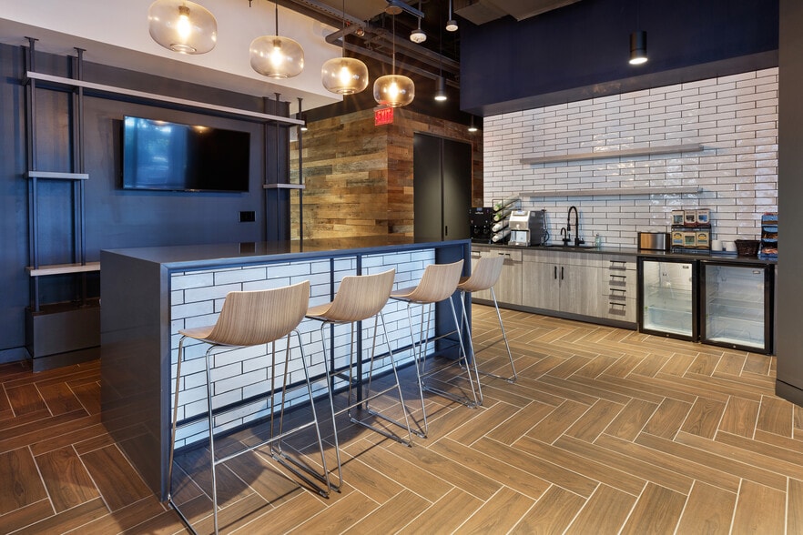 More Photos Of 8403 Colesville Rd, Silver Spring Office For Lease