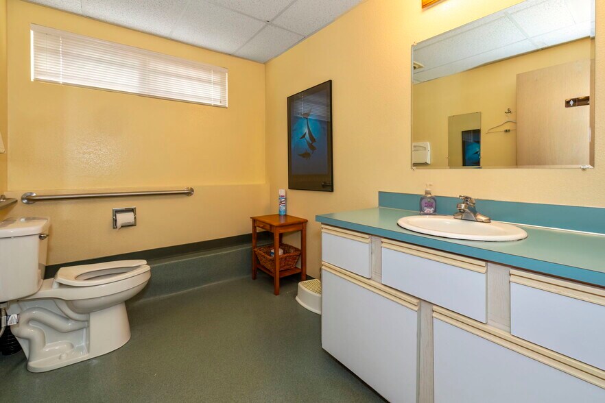 More Photos Of 104 Tremont Ave, Port Orchard Medical For Sale
