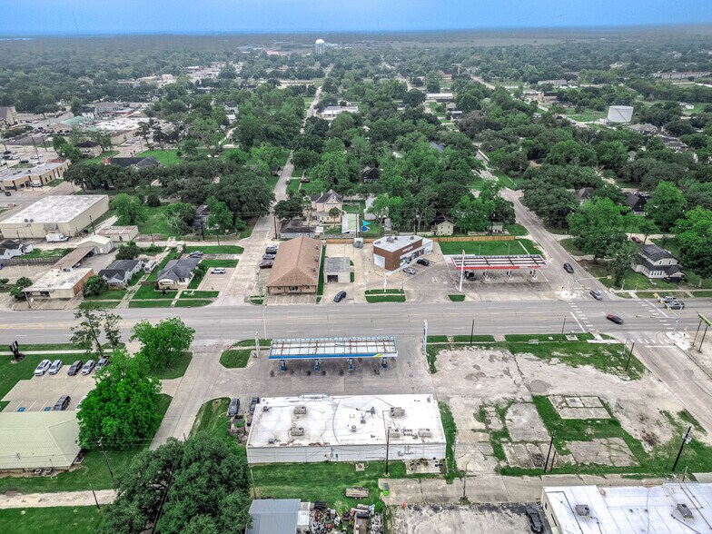 More Photos Of 1417 7th St, Bay City Storefront For Lease