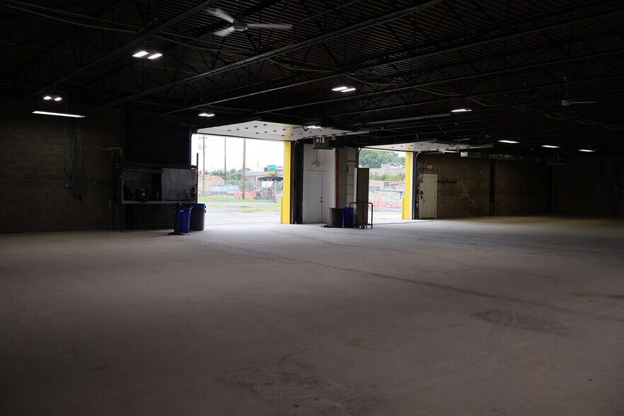 More Photos Of 916 S 18th St, Harrisburg Warehouse For Lease