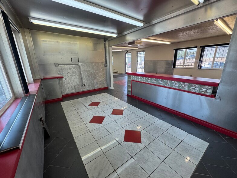 More Photos Of 2297 W Dartmouth Ave, Englewood Warehouse For Lease