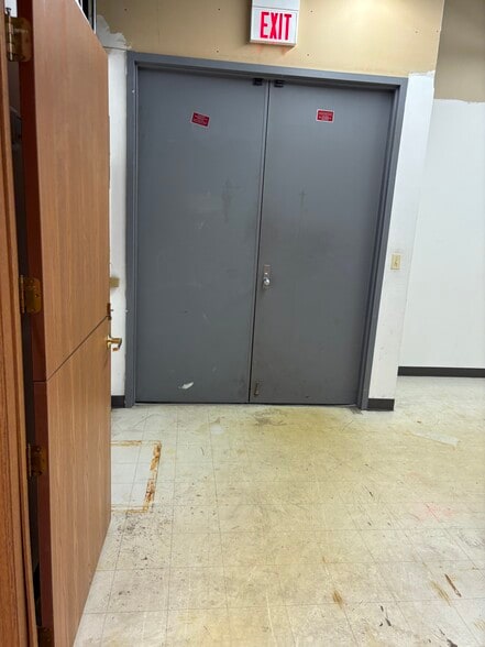 More Photos Of 28835 N Herky Dr, Lake Bluff Warehouse For Sale