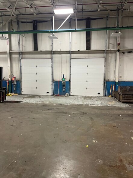 More Photos Of 1600 Airport Rd, Shenandoah Distribution For Lease