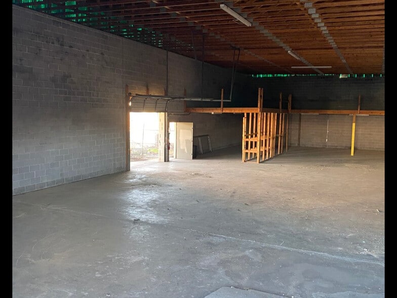 More Photos Of 2635 Western Ave, Knoxville Warehouse For Sale