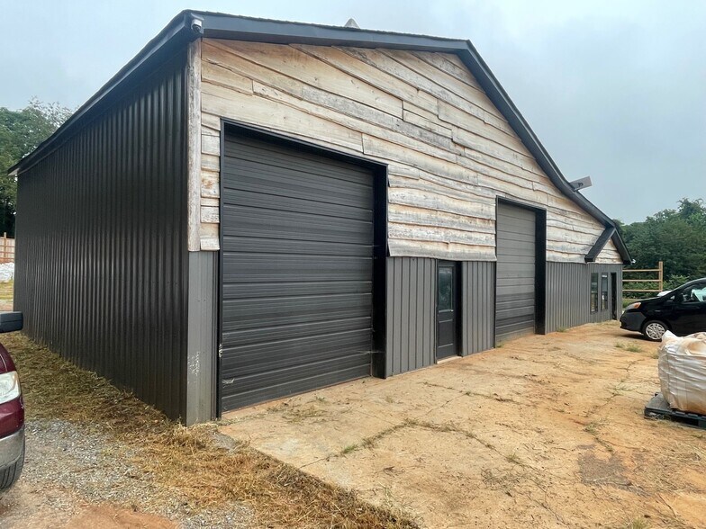 Primary Photo Of 3376 Forest Rd, Bedford Flex For Lease