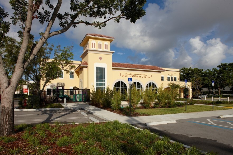 Primary Photo Of 5205 Greenwood Ave, West Palm Beach Medical For Lease