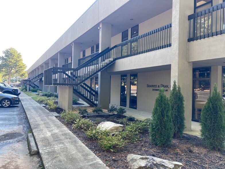 More Photos Of 5825 Glenridge Dr NE, Sandy Springs Unknown For Lease