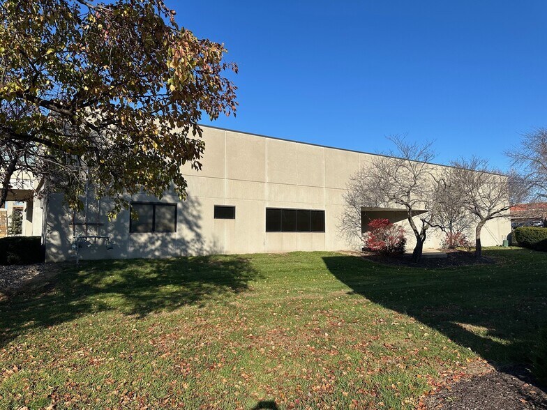 More Photos Of 12603 Hemlock St, Overland Park Light Distribution For Lease