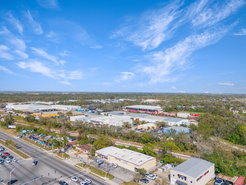 More Photos Of 4444 N Washington Blvd, Sarasota Warehouse For Sale