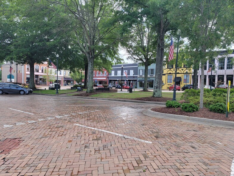 More Photos Of 103 Court Sq, Abbeville Storefront Retail Residential For Sale