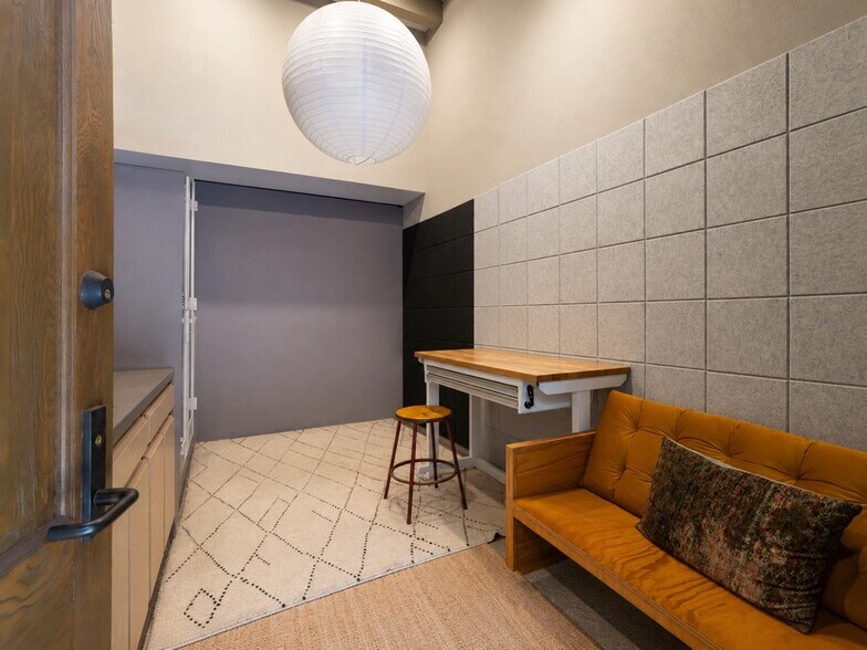 More Photos Of 23501 Park Sorrento, Calabasas Loft Creative Space For Sale