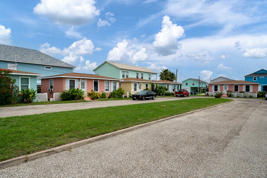 More Photos Of 1206-1214 S Church St, Rockport Apartments For Sale