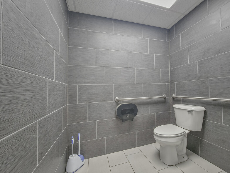 More Photos Of 6001 Nw Expressway, Oklahoma City Office For Sale