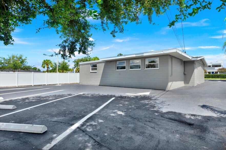 More Photos Of 6102 Indiana Ave, New Port Richey Office For Sale