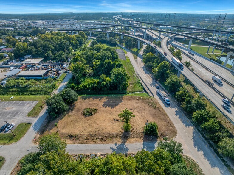 More Photos Of 5939 Albert Dr, Humble Light Distribution For Sale