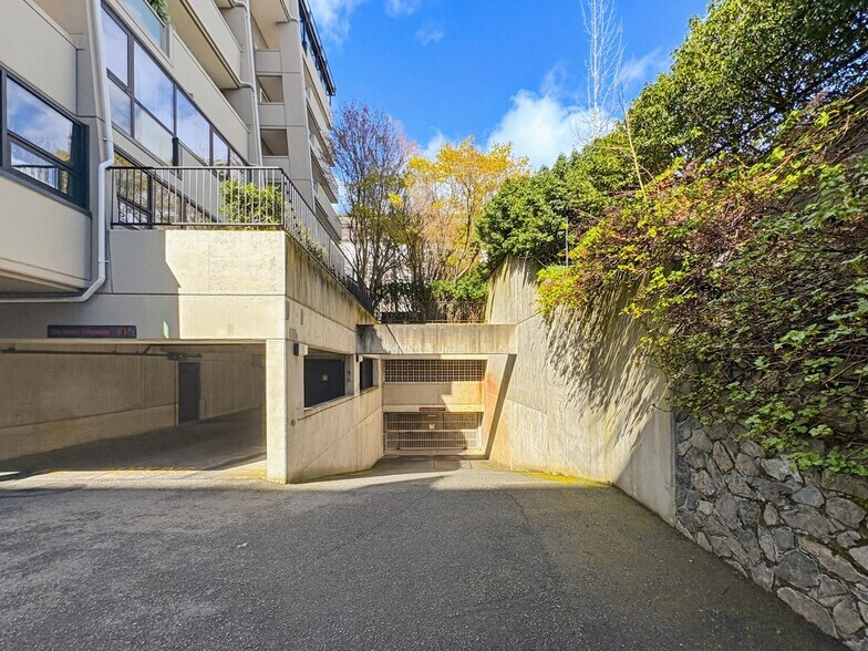 More Photos Of 821 Burdett Ave, Victoria Apartments For Sale