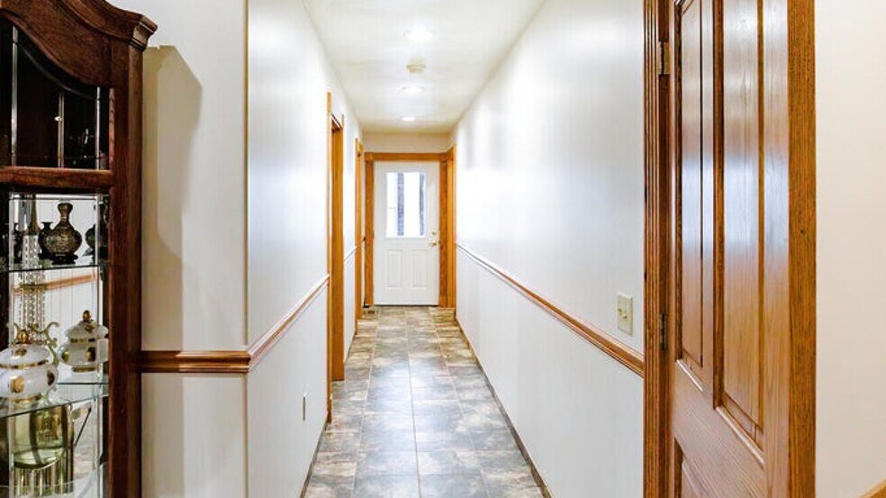 More Photos Of 352 MO-245, Dadeville Horse Stables For Sale