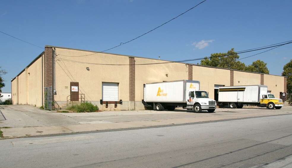 More Photos Of 425-433 Seminole Ave, Lester Warehouse For Lease