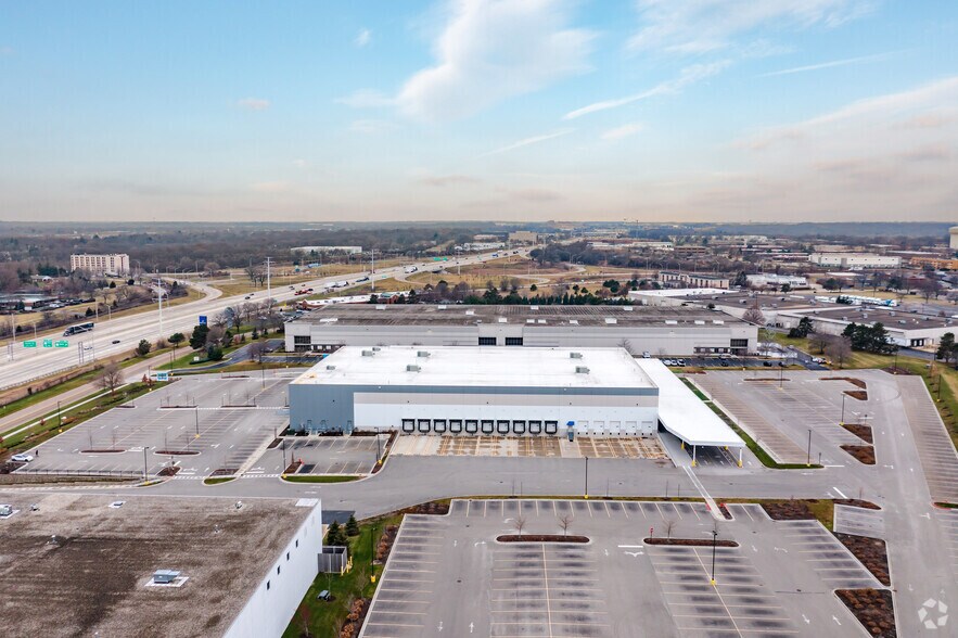 More Photos Of 250 Airport Rd, Elgin Distribution For Lease