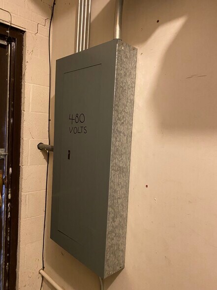 More Photos Of 3909 Witmer Rd, Niagara Falls Freestanding For Lease