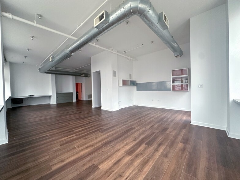 More Photos Of 824 W Superior St, Chicago Office Residential For Sale
