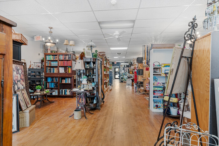 More Photos Of 811 Oregon St, Oshkosh Restaurant For Sale