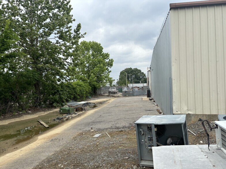 More Photos Of 1983 Vanderhorn Dr, Memphis Warehouse For Lease