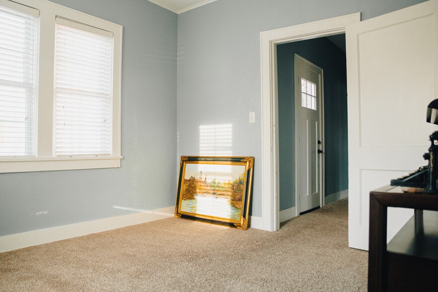 More Photos Of 355 N College Ave, Fayetteville Office Residential For Lease