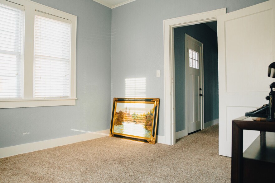 More Photos Of 355 N College Ave, Fayetteville Office For Sale