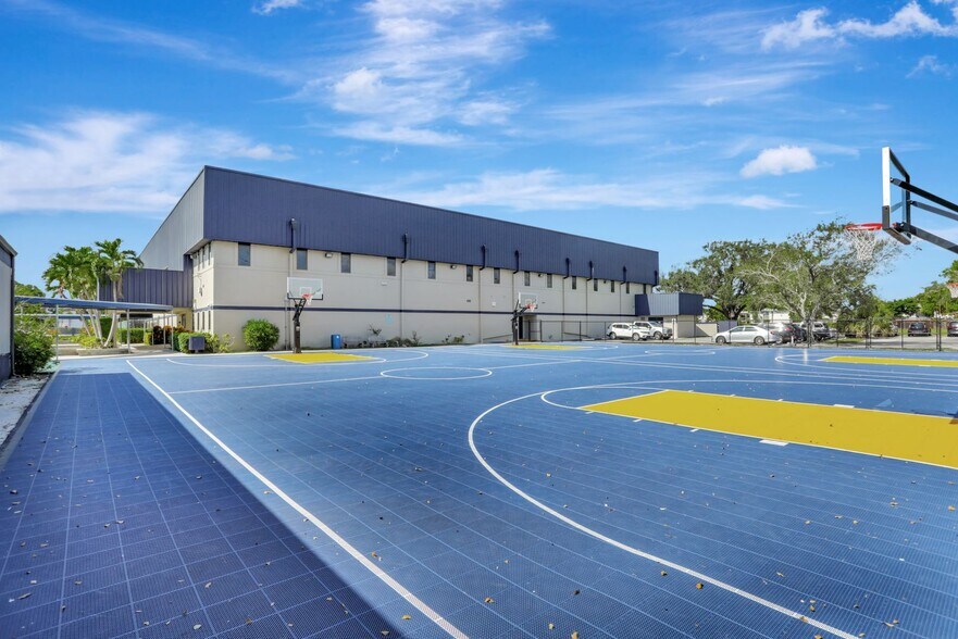 More Photos Of 959 SE 6th Ave, Deerfield Beach Schools For Sale