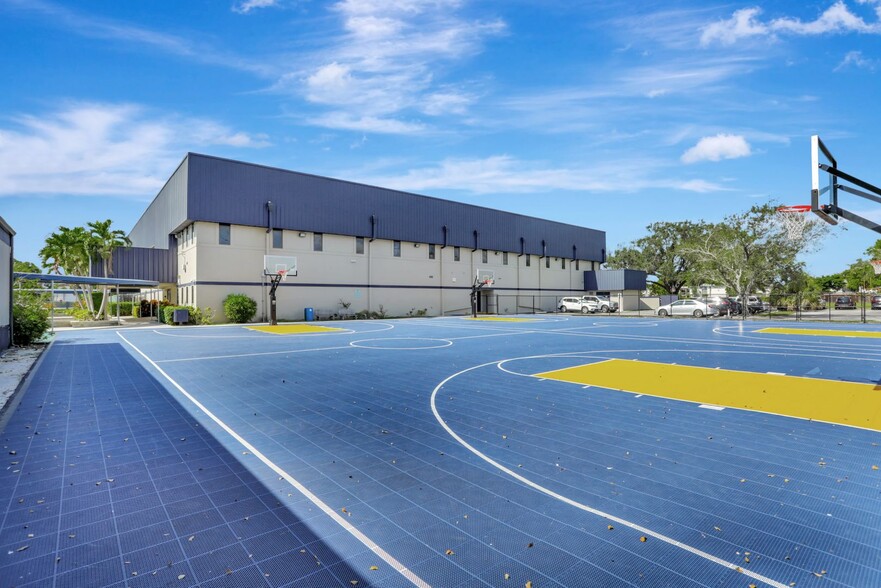 More Photos Of 959 SE 6th Ave, Deerfield Beach Schools For Sale