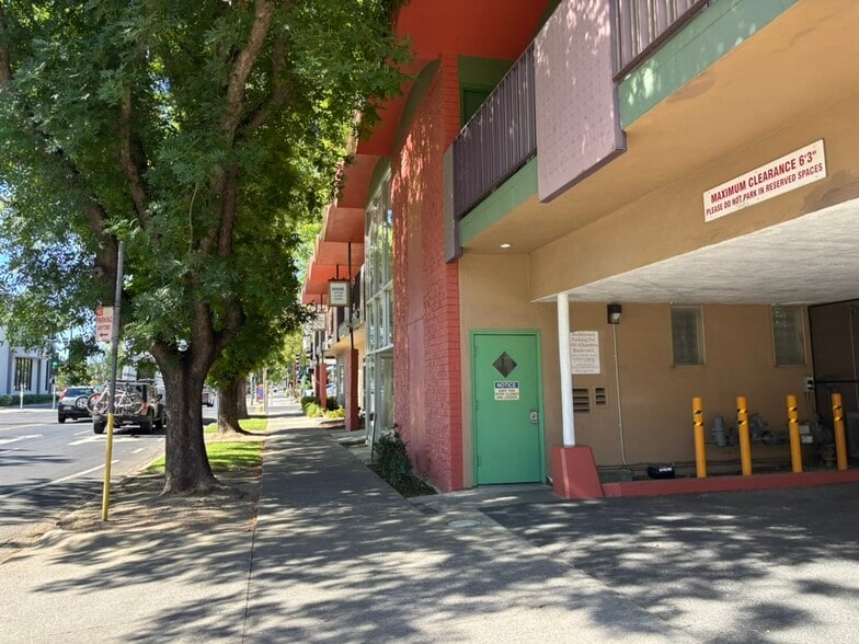 More Photos Of 930 Alhambra Blvd, Sacramento Office For Lease