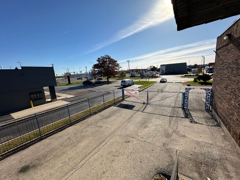 More Photos Of 1220 Mark St, Bensenville Warehouse For Lease