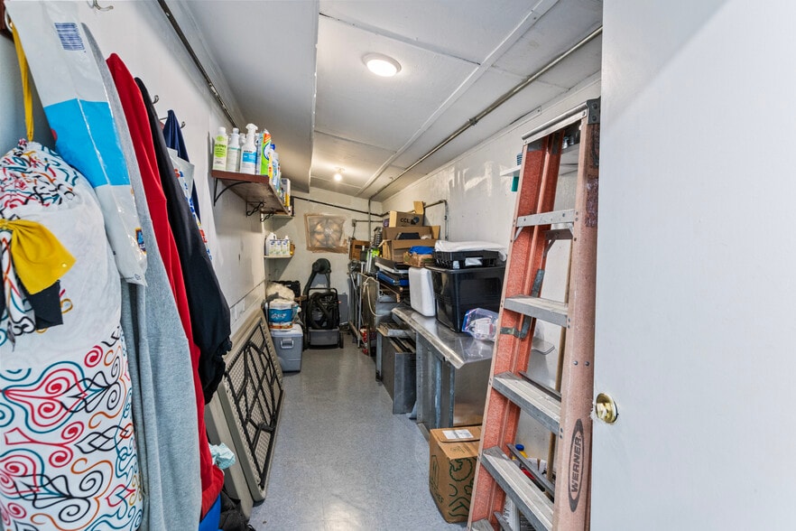 More Photos Of 712 River Rd, Washington Restaurant For Lease